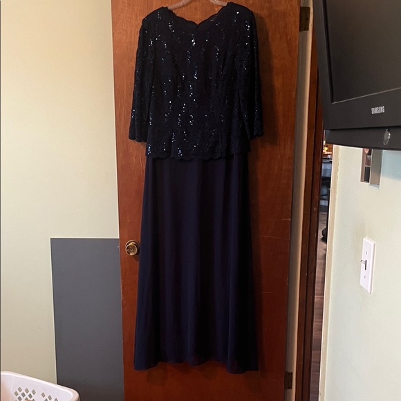 Alex Evenings Midnight Lace Gown - Picture 2 of 4
